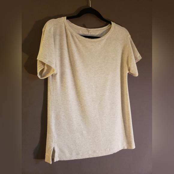 Super soft and comfy T- Shirt. Neutral grey/ beige colour.  Slightly worn. Thick - Picture 5 of 5